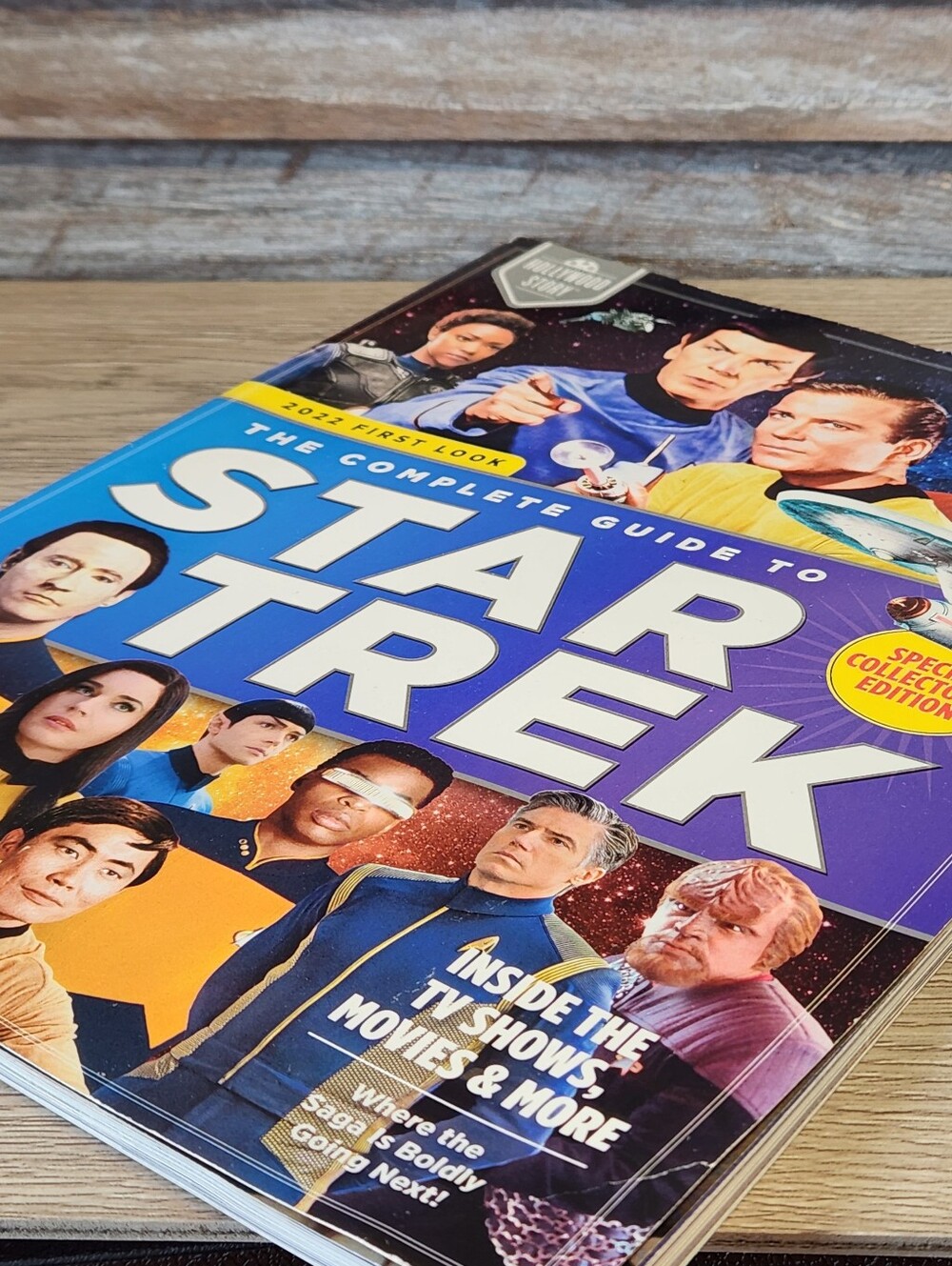 Star Trek Complete Guide Magazine - Picture 3 of 5
